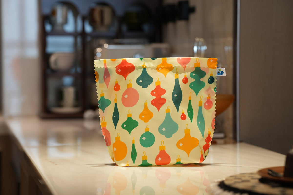 Bluebee 2-Piece Beeswax Food Bag: Merry and Bright Christmas Collection