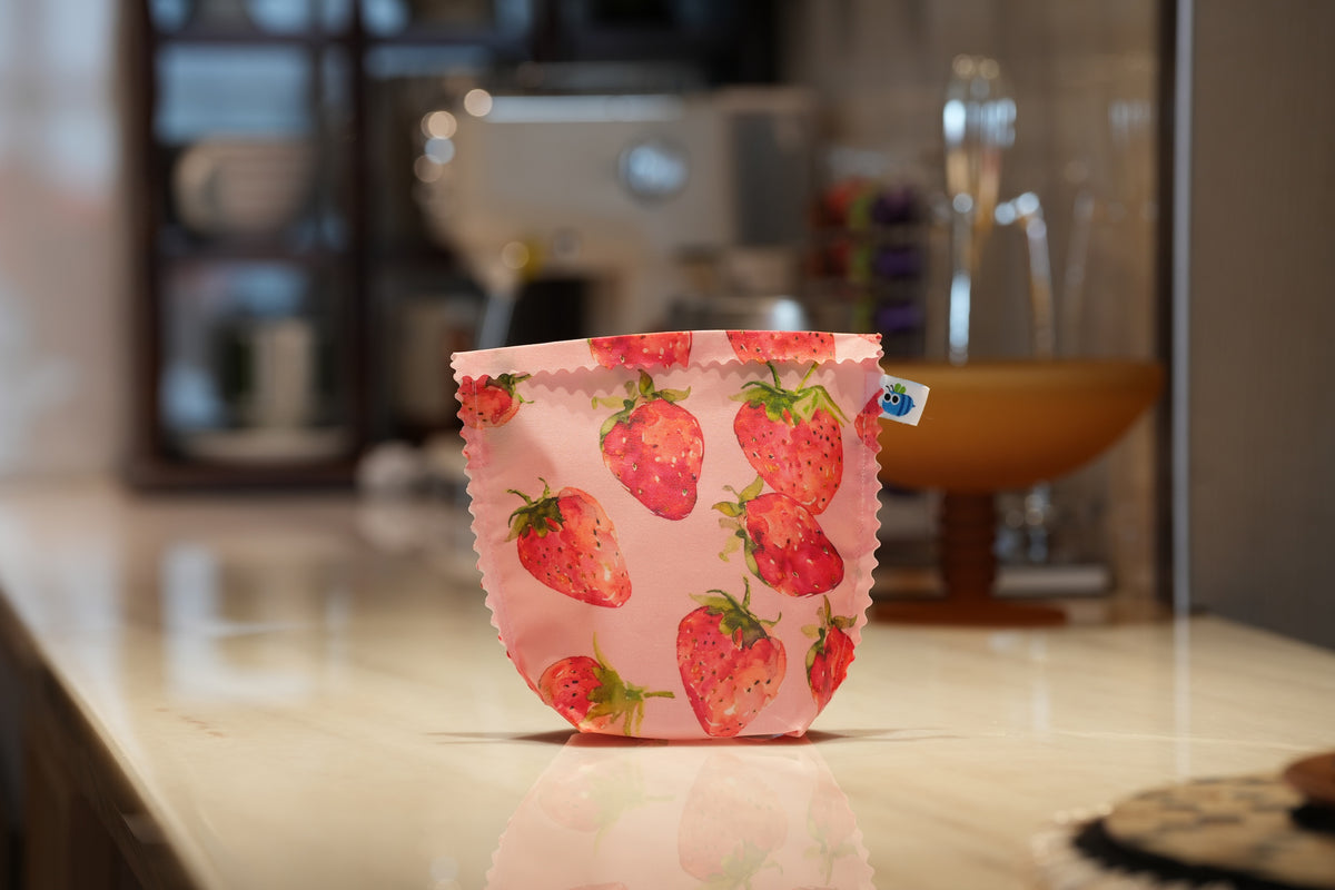 Bluebee 2-Piece Beeswax Food Bag Set: Sun-kissed Picnic Fruit Collection