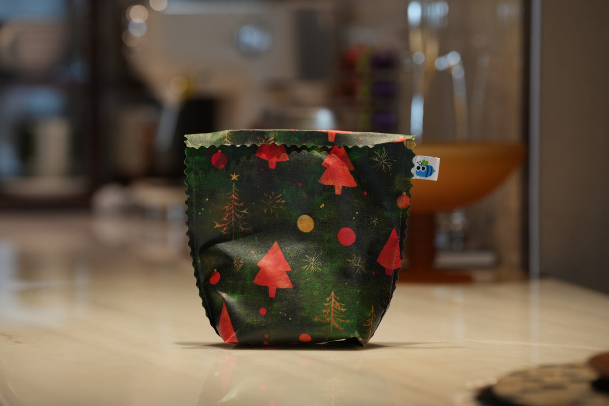 Bluebee 2-Piece Beeswax Bag Set: Jolly Classic Christmas Collection