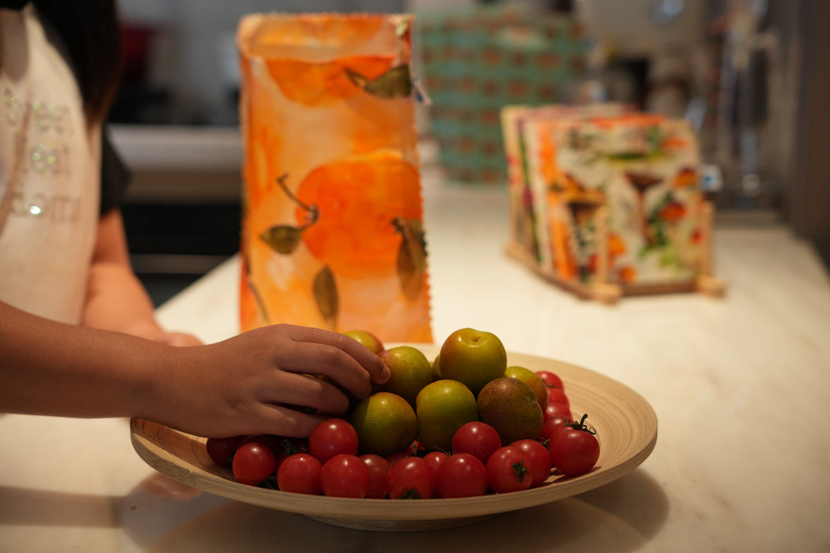 Bluebee 2-Piece Beeswax Food Bag Set: Sun-kissed Picnic Fruit Collection