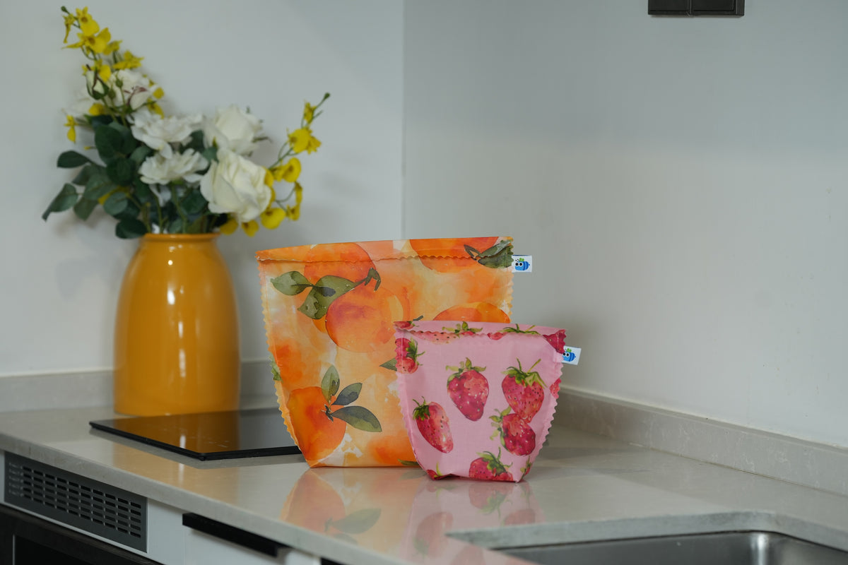 Bluebee 2-Piece Beeswax Food Bag Set: Sun-kissed Picnic Fruit Collection