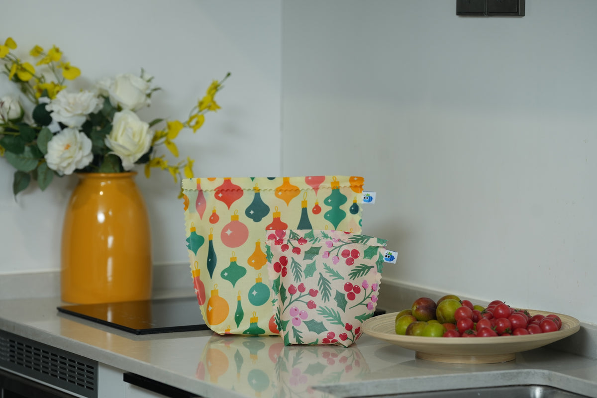 Bluebee 2-Piece Beeswax Food Bag: Merry and Bright Christmas Collection