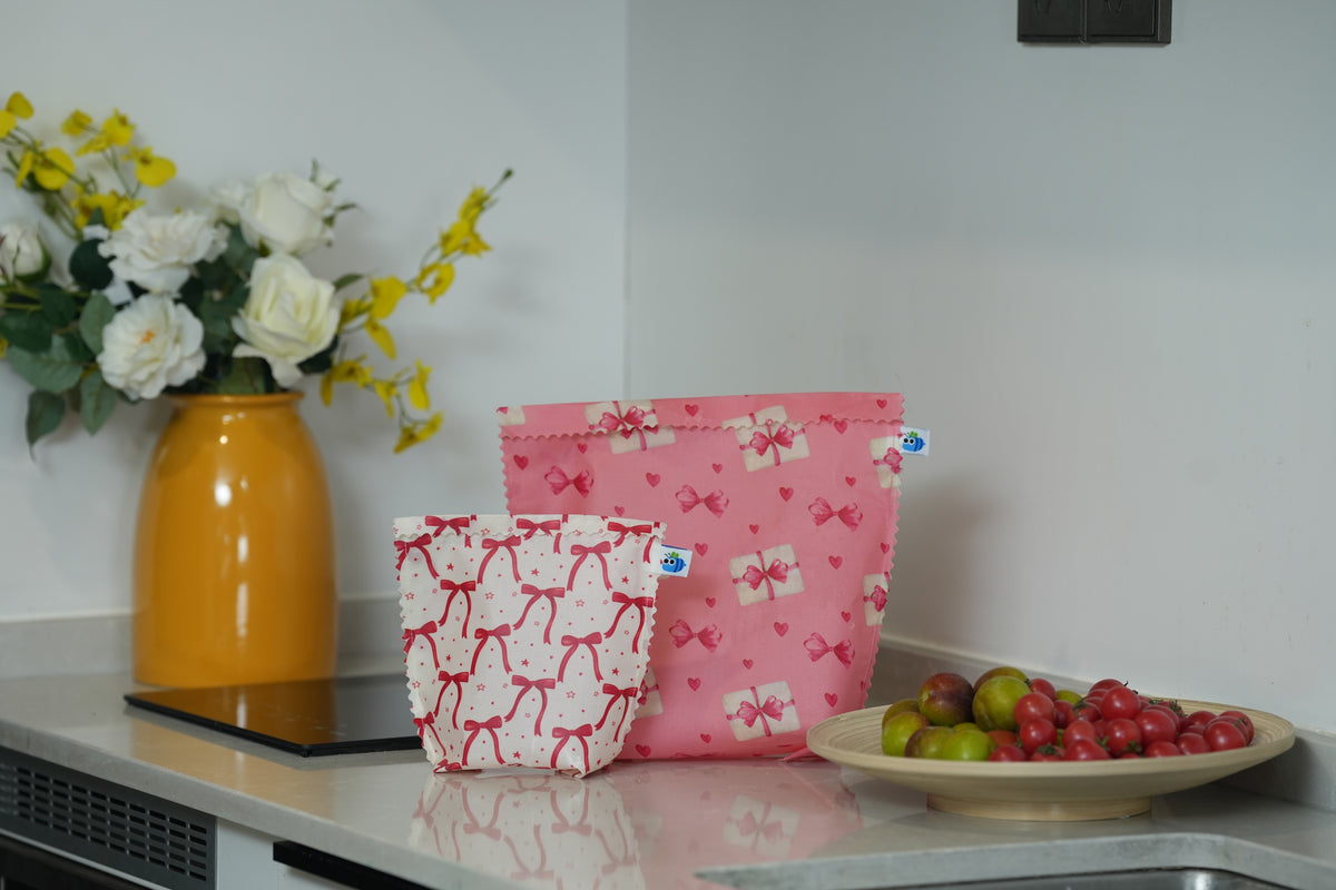 Bluebee 2-Piece Beeswax Food Bag: Wrapped with Love Christmas Collection