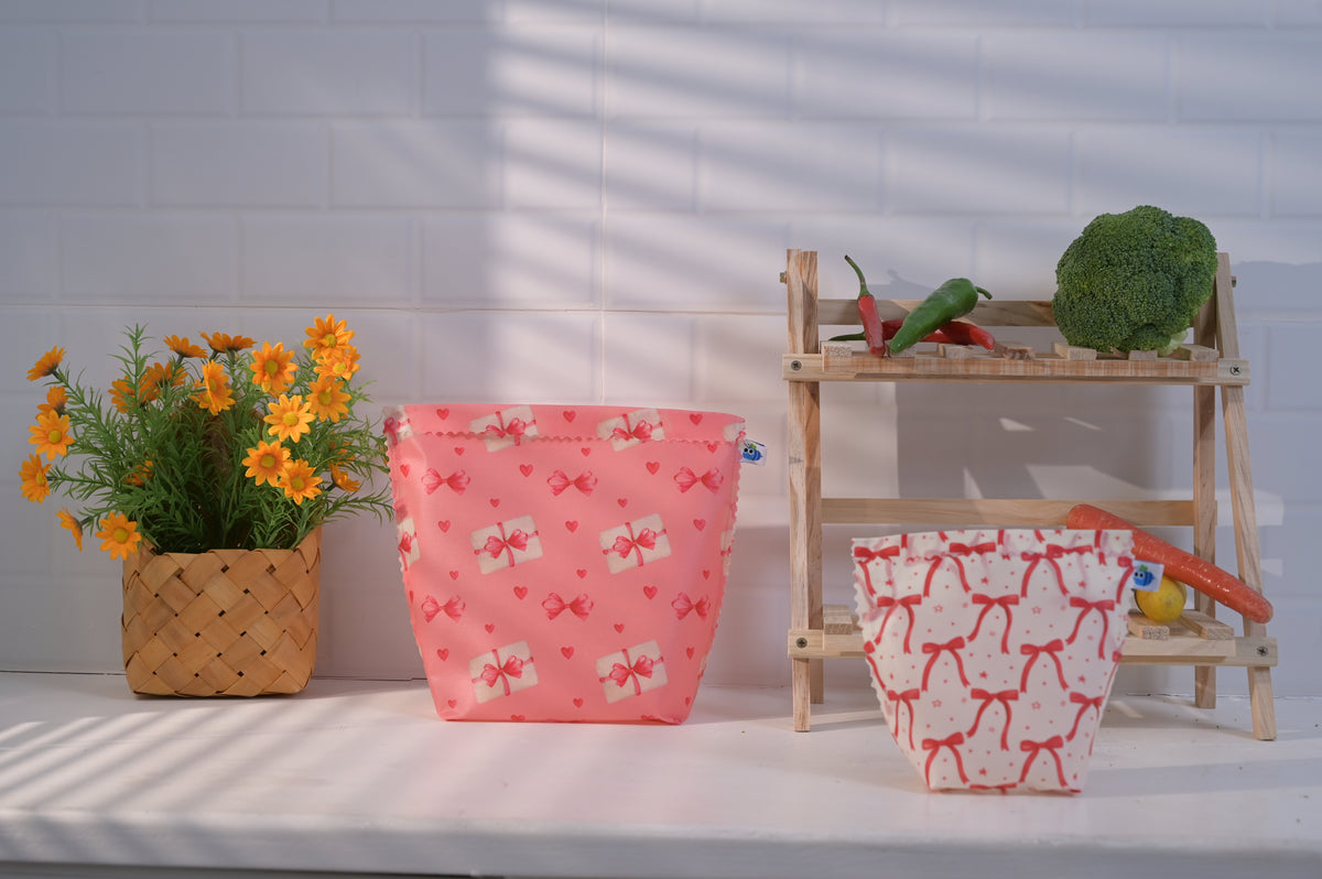 Bluebee 2-Piece Beeswax Food Bag: Wrapped with Love Christmas Collection