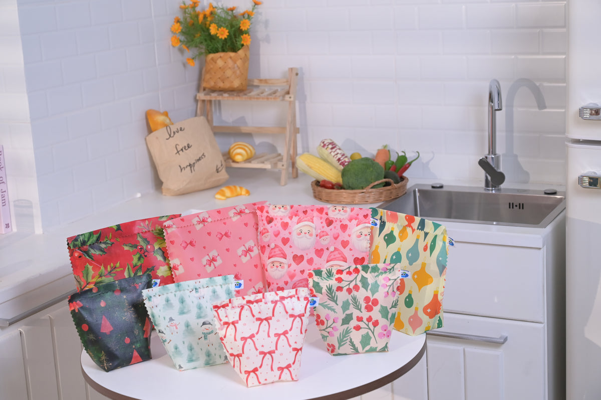 Bluebee 2-Piece Beeswax Food Bag: Merry and Bright Christmas Collection