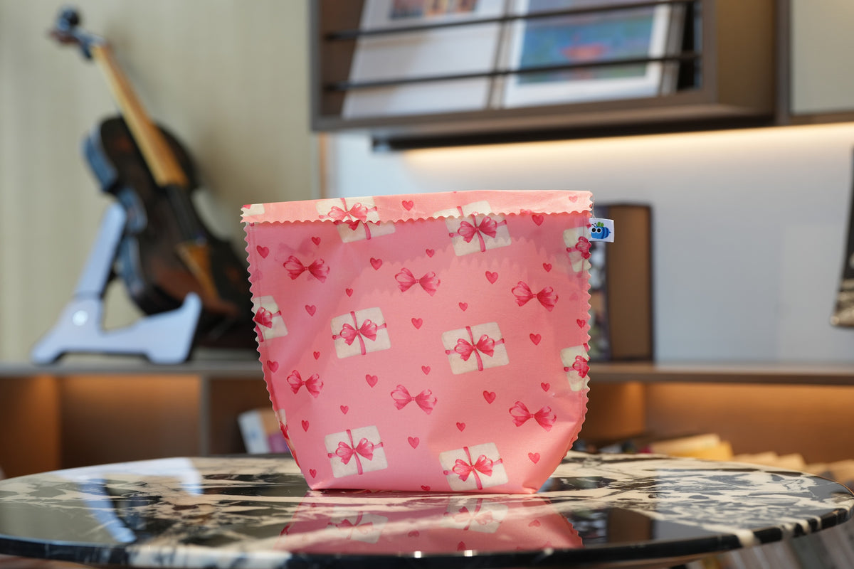 Bluebee 2-Piece Beeswax Food Bag: Wrapped with Love Christmas Collection