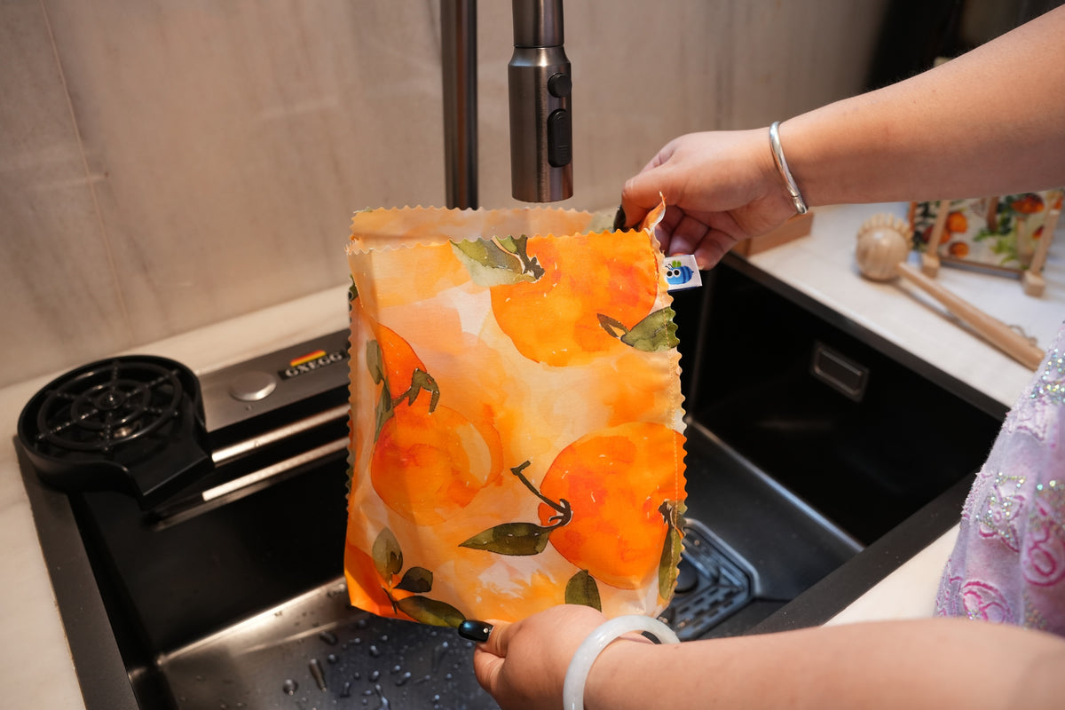 Bluebee 2-Piece Beeswax Food Bag Set: Sun-kissed Picnic Fruit Collection