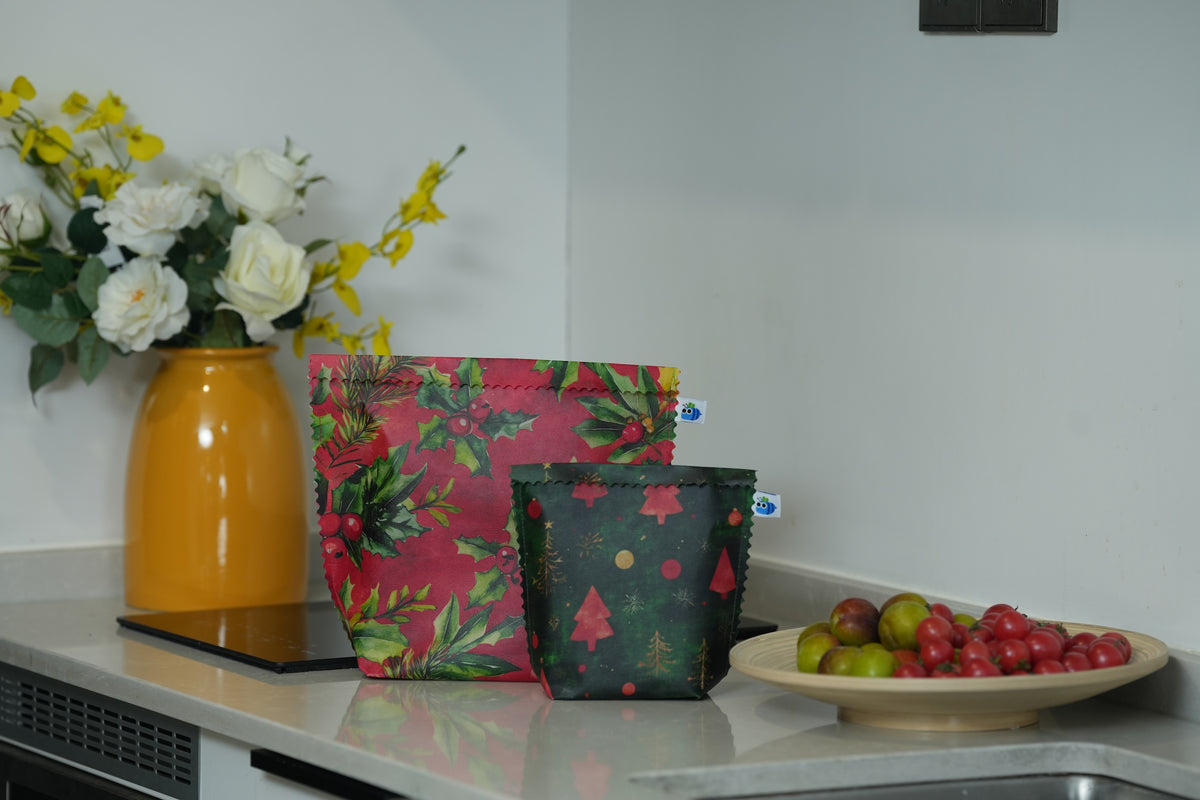 Bluebee 2-Piece Beeswax Bag Set: Jolly Classic Christmas Collection